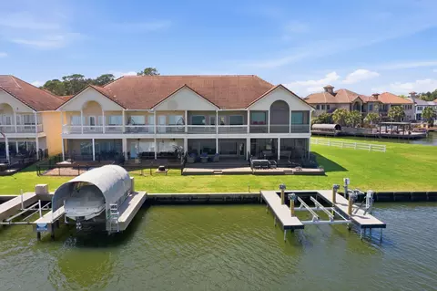 2 Regency Pt, Montgomery, TX 77356