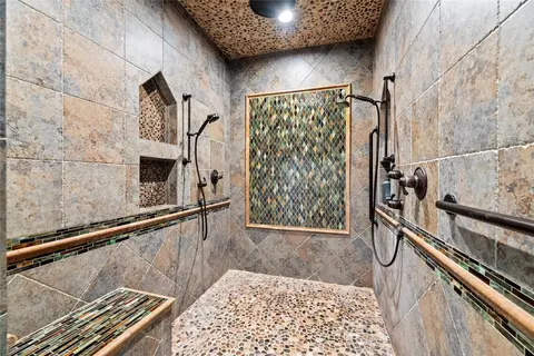 Bath - 7715 Firethorne Creek Ct, Spring, TX 77389 photo 3 of 9