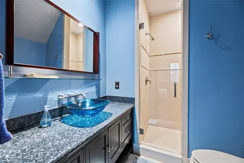 Bath - 7715 Firethorne Creek Ct, Spring, TX 77389 photo 8 of 9