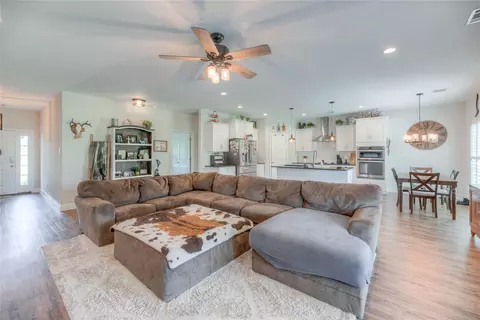 122 Maryville Ln, Liberty, TX 77575