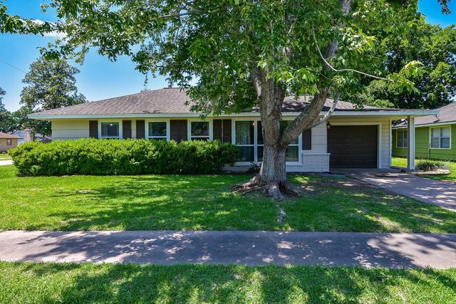 212 S Mattson St, West Columbia, TX 77486