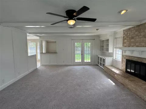 Living - 6630 Sumner Isle Ct, Spring, TX 77379 photo 2 of 3