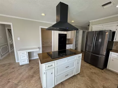 Kitchen - 6630 Sumner Isle Ct, Spring, TX 77379 photo 2 of 4