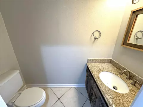 Bath - 6630 Sumner Isle Ct, Spring, TX 77379 photo 1 of 5
