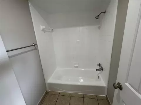 Bath - 6630 Sumner Isle Ct, Spring, TX 77379 photo 5 of 5
