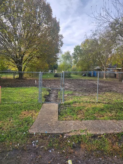 5042 Carmen St, Houston, TX 77033