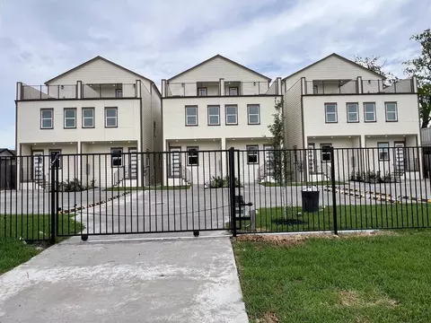 821 N Loop Ctr S #1, Houston, TX 77022