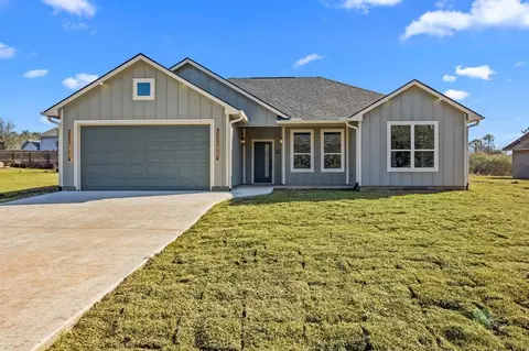 30 N Pine Harbour Dr, Coldspring, TX 77331 photo 1