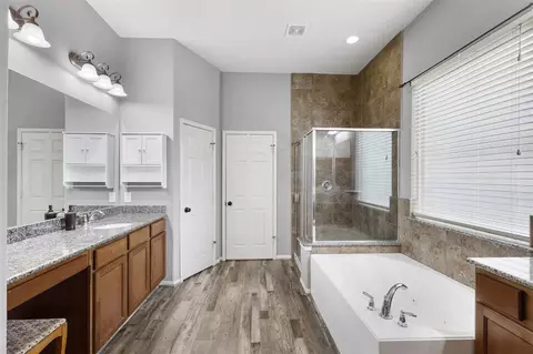 Bath - 2902 Red Maple Dr, Katy, TX 77494 photo 1 of 5