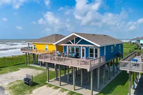 963 James Rd, Gilchrist, TX 77617