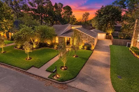 2214 Lakeville Dr, Kingwood, TX 77339