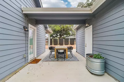 Exterior - 1006 12th St, Blanco, TX 78606 photo 4 of 7