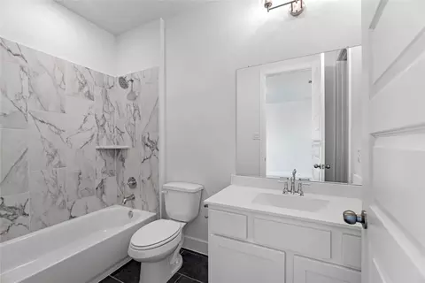 Bath - 5010 Nesbit Path, Rosenberg, TX 77471 photo 2 of 3