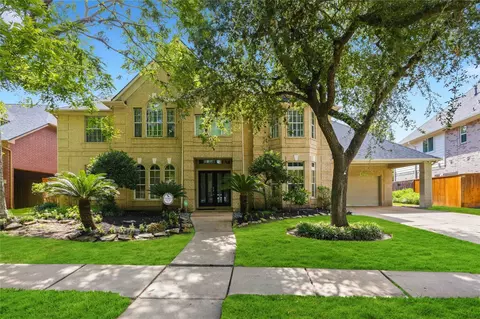 7610 Guinevere Dr, Sugar Land, TX 77479