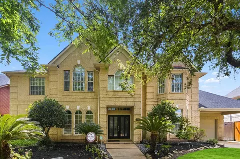 7610 Guinevere Dr, Sugar Land, TX 77479