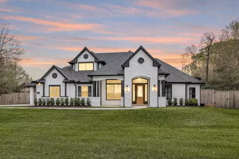 10004 Summer Ridge Ln, Conroe, TX 77302