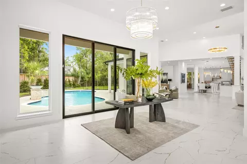 625 Piney Point Rd, Houston, TX 77024