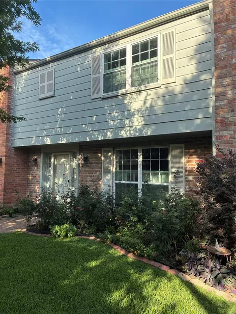 5851 Doliver Dr #22, Houston, TX 77057