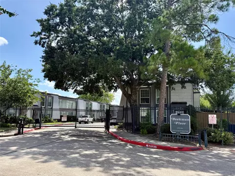 10183 Beekman Place Dr, Houston, TX 77043