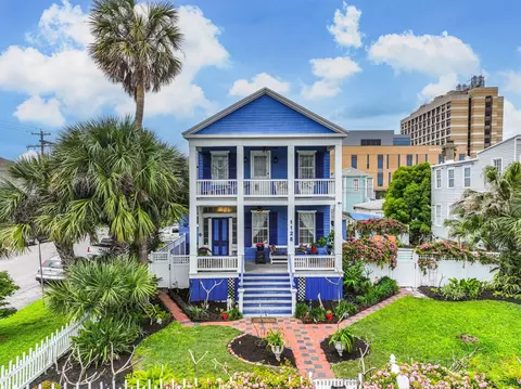 1128 Post Office St, Galveston, TX 77550
