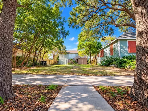 3402 Avenue Q 12, Galveston, TX 77550
