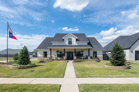 1 Greystone Ct, Angleton, TX 77515