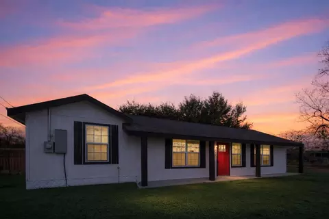 500 Shirley St, Eagle Lake, TX 77434