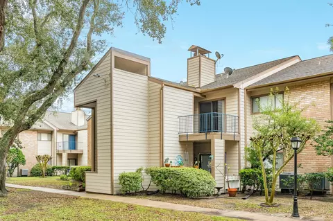 7128 N Holiday Dr, Galveston, TX 77550