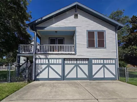 1117 37th St, Galveston, TX 77550