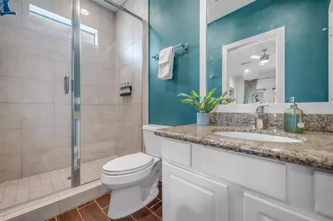 Bath - 5501 Petty St, Houston, TX 77007 photo 1 of 6