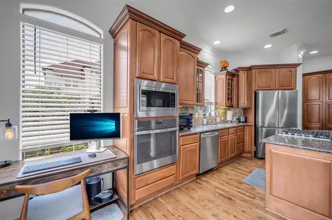 Kitchen - 5501 Petty St, Houston, TX 77007 photo 1 of 4