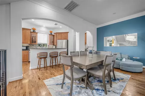 Dining - 5501 Petty St, Houston, TX 77007 photo 2 of 4