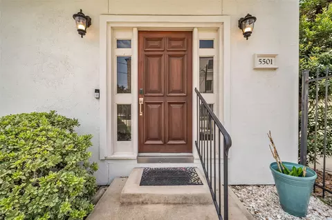 Entry Way - 5501 Petty St, Houston, TX 77007 photo 1 of 2