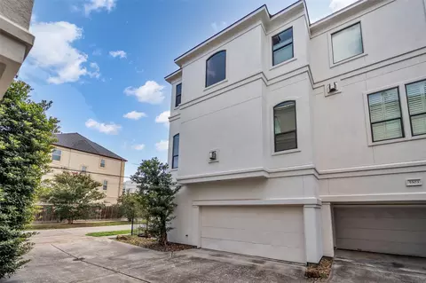 Exterior - 5501 Petty St, Houston, TX 77007 photo 2 of 4
