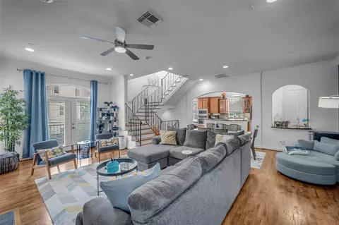 Living - 5501 Petty St, Houston, TX 77007 photo 1 of 4