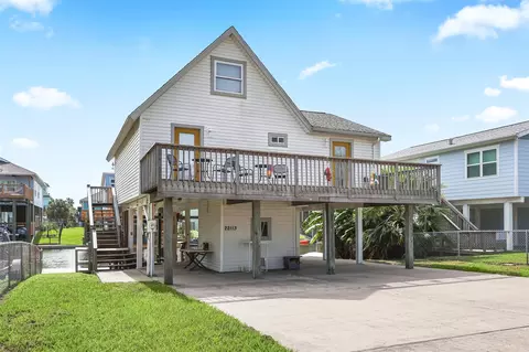 22113 Yoakum Dr, Galveston, TX 77554