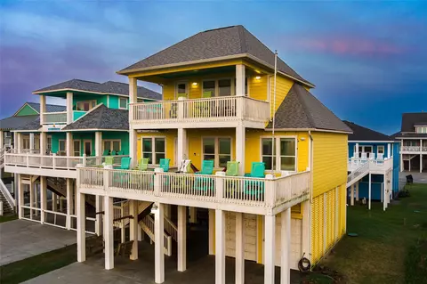 2829 Tradewind Ln, Crystal Beach, TX 77650