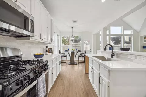 Kitchen - 25403 Myrtle Spgs, Spring, TX 77373 photo 1 of 2