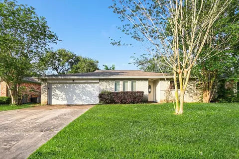 16923 Blackhawk Blvd, Friendswood, TX 77546