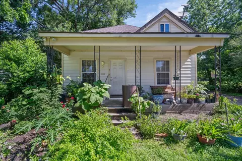 320 Eichwurzel Ln, Houston, TX 77009