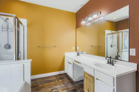 Bath - 727 Pine Thicket Ct, Spring, TX 77373 photo 1 of 4