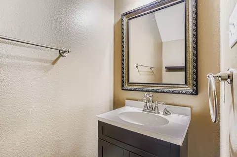 Bath - 727 Pine Thicket Ct, Spring, TX 77373 photo 3 of 4