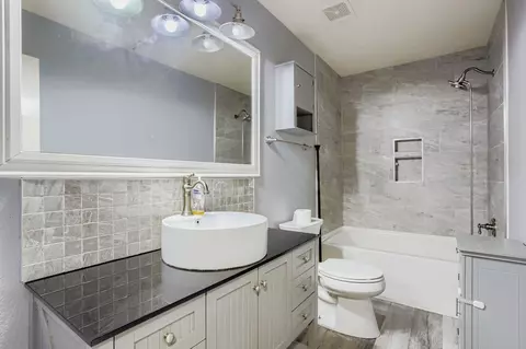 Bath - 727 Pine Thicket Ct, Spring, TX 77373 photo 4 of 4