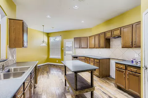 Kitchen - 727 Pine Thicket Ct, Spring, TX 77373 photo 3 of 3