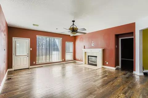 Living - 727 Pine Thicket Ct, Spring, TX 77373 photo 3 of 4