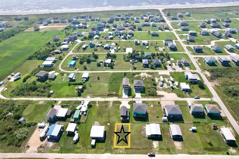 132 Ocean Sand Dr, Crystal Beach, TX 77650