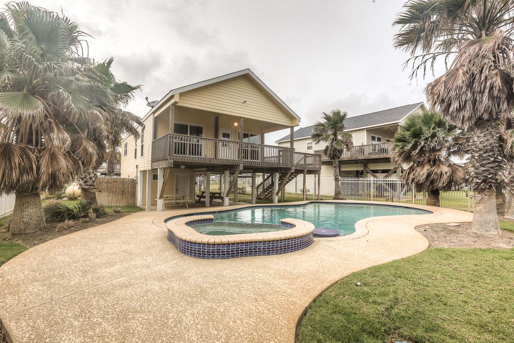 403 Seashell Dr, Freeport, TX 77541 photo 1