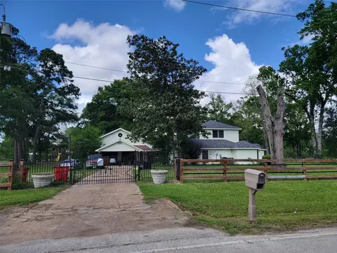 326 Spanish Cove Dr, Crosby, TX 77532