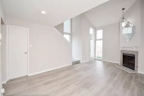 10855 Meadowglen Ln #721, Houston, TX 77042