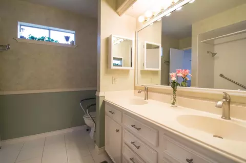Bath - 17815 Comoro Ln, Spring, TX 77379 photo 2 of 4